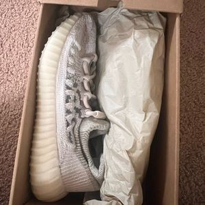 Yeezy 350V2 Men’s size 5 1/2 or Women’s size 7 NWT
